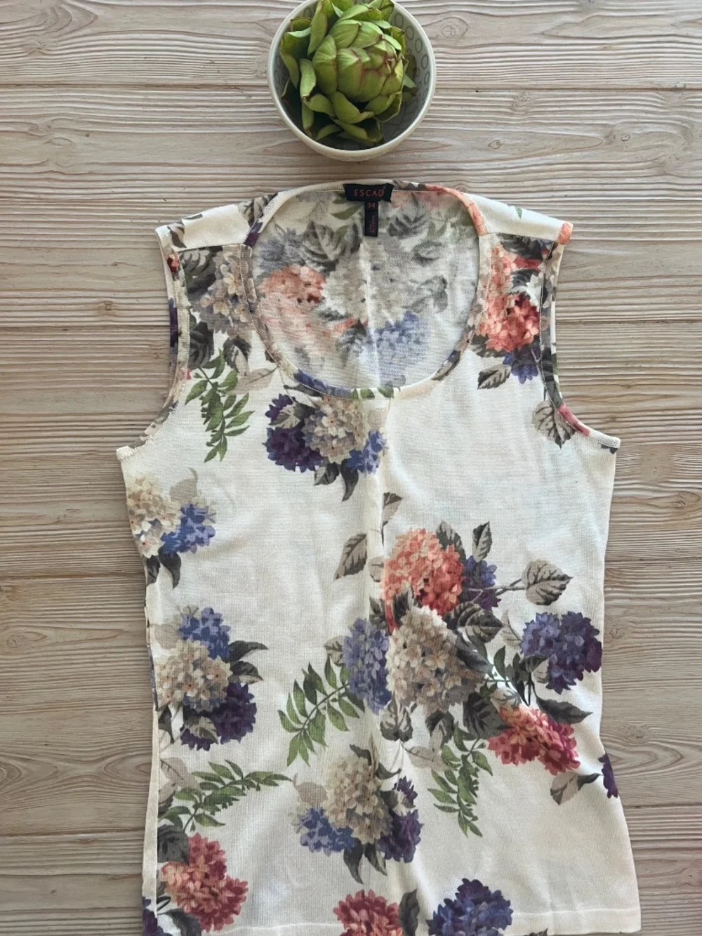 Escada Floral Knit Top. Wool, Silk, cashmere blend. Size x-small - Picture 6 of 7